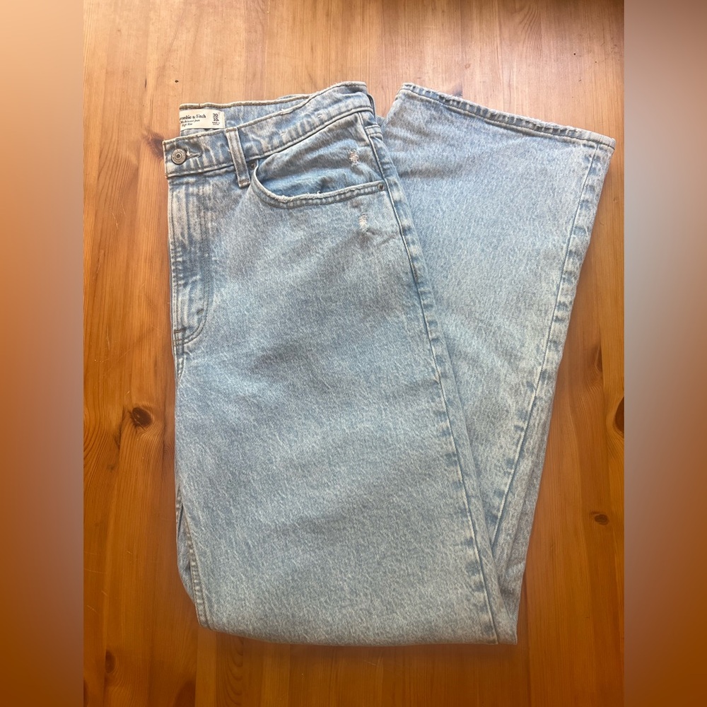 Abercrombie mom jeans